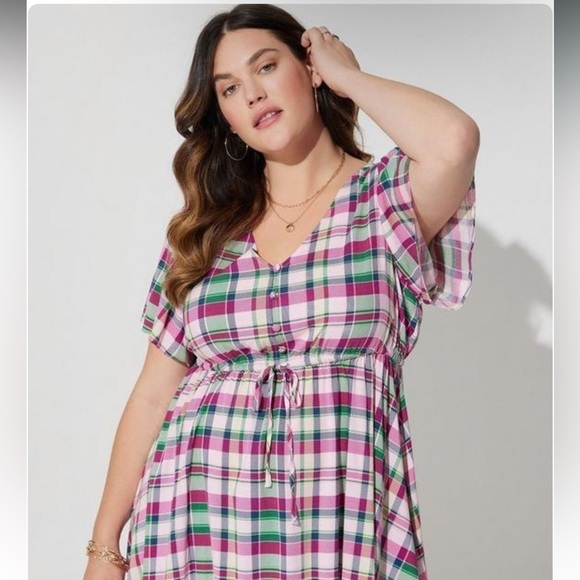 Torrid Rayon Slub Sharkbite Babydoll Flutter Sleeve Top - Picture 2 of 9